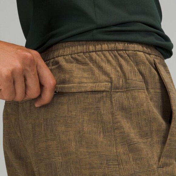 Lululemon Size Extra Large Bowline 8" Short in Offset Artifact  Graphite Gray - Picture 10 of 12